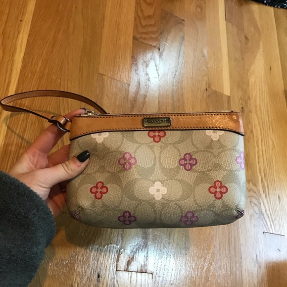Coach Handbags - COACH wristlet